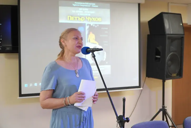  В Република България „ Христо Смирненски “, поетът Петър Чухов показа стихосбирката си „ В края на леглото “ 