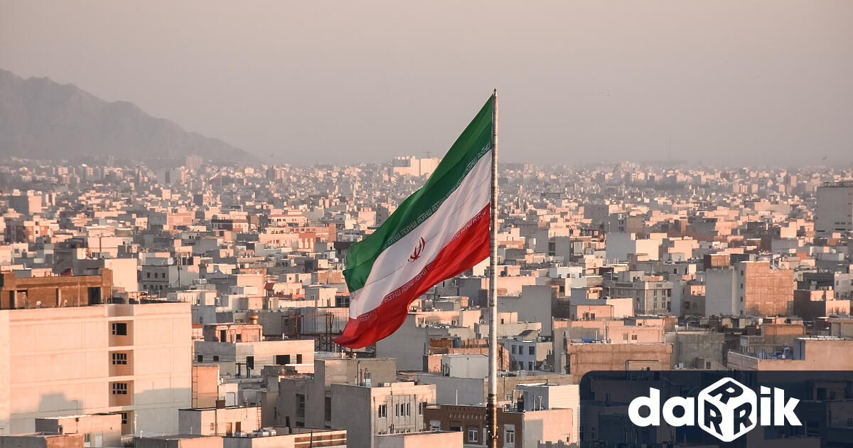 Българските дипломати от Иран са евакуирани в Азербайджан Това заяви