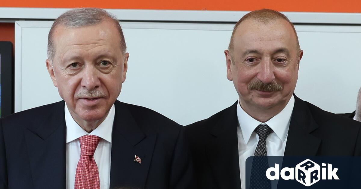 Президентът на Турция Реджеп Ердоган и гостуващият президент на Азербайджан