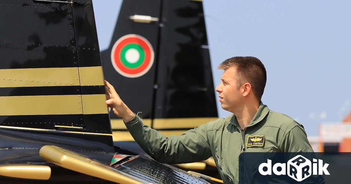 На 12 06 2025 г в 12 та авиационна база в тържествена обстановка