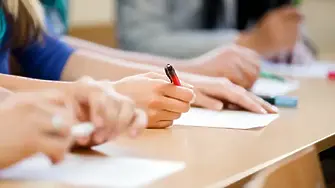 Седмокласниците на изпит по български език и литература