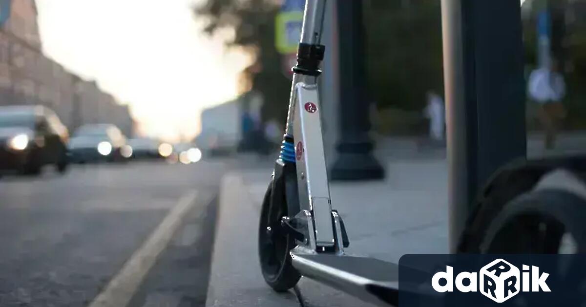 14 годишен младеж возил се на тротинетка пострада след катастрофа с