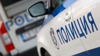 Мъж е задържан за закани с нож към дъщеря си