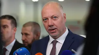 Премиерът заяви, че се изследват всички варинати за евакуирането на българи от Израел и Иран