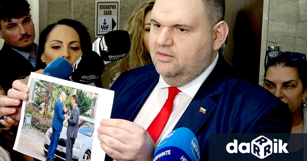 Снимка на Кирил Петков и Антон Славчев показа лидерът на