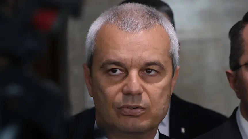 Костадинов поиска оставката на кабинета заради подкрепения доклад за напредъка на Северна Македония