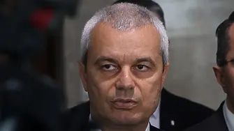 Костадинов поиска оставката на кабинета заради подкрепения доклад за напредъка на Северна Македония
