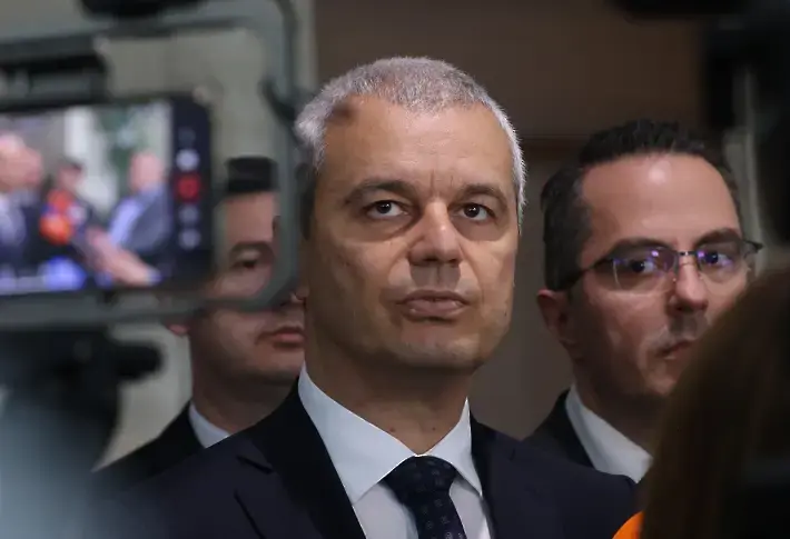 Костадинов за парите за отбрана: Правителството бодро изпълнява заповедите, които идват отвън