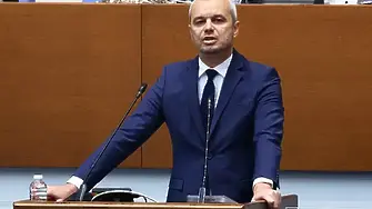 Остър словесен сблъсък между Костадинов и Хамид в НС заради Еврозоната