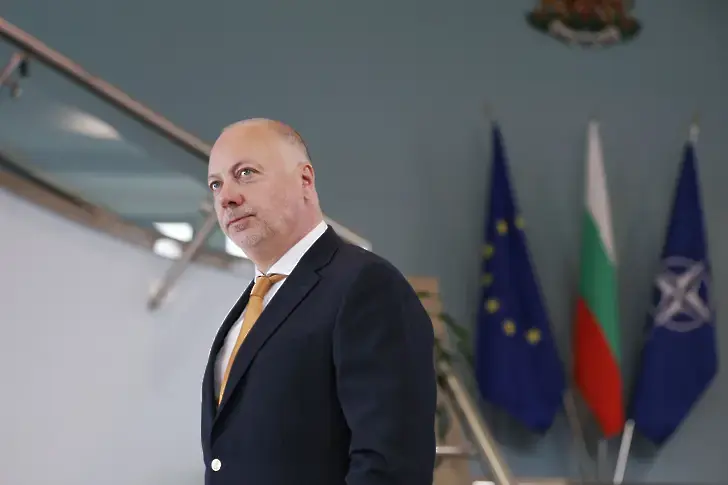 Българската делегация за срещата на върха на НАТО пристигна в Нидерландия