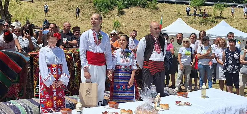 Ники и Мария Николови сключиха брак на НФС "Леденика"