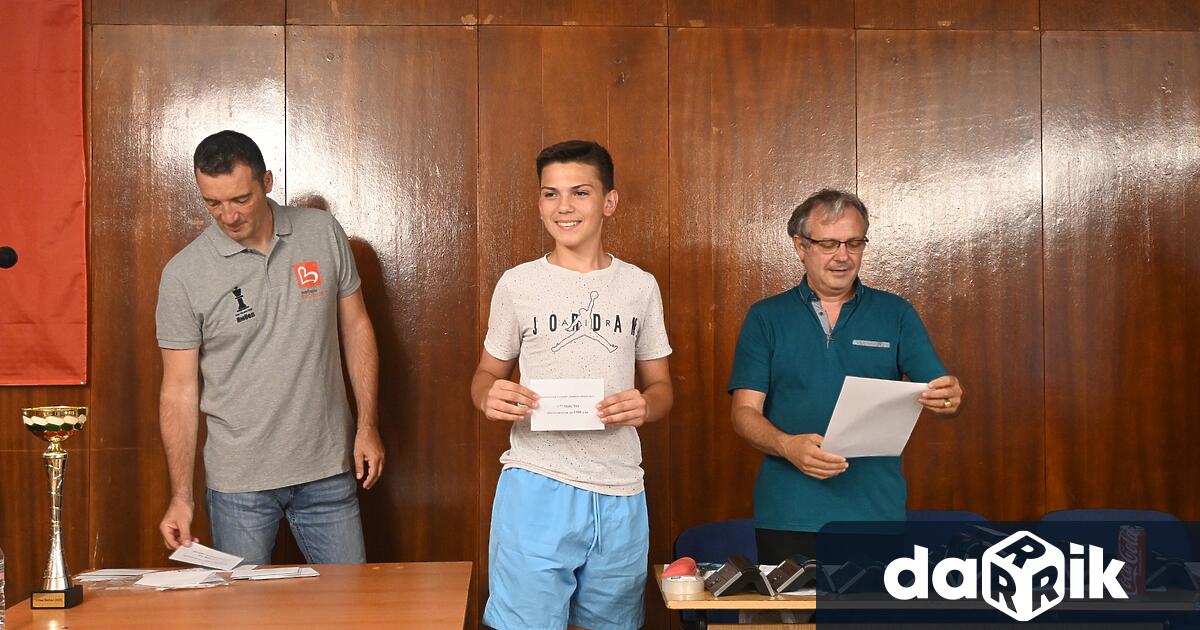 Над 80 шахматистиот различни възрастови групи участваха в турнира Опън