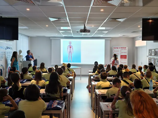  Четвъртокласници бяха кардиолози, хирурзи и ортопеди в,Сърце и Мозък‘ за ден 