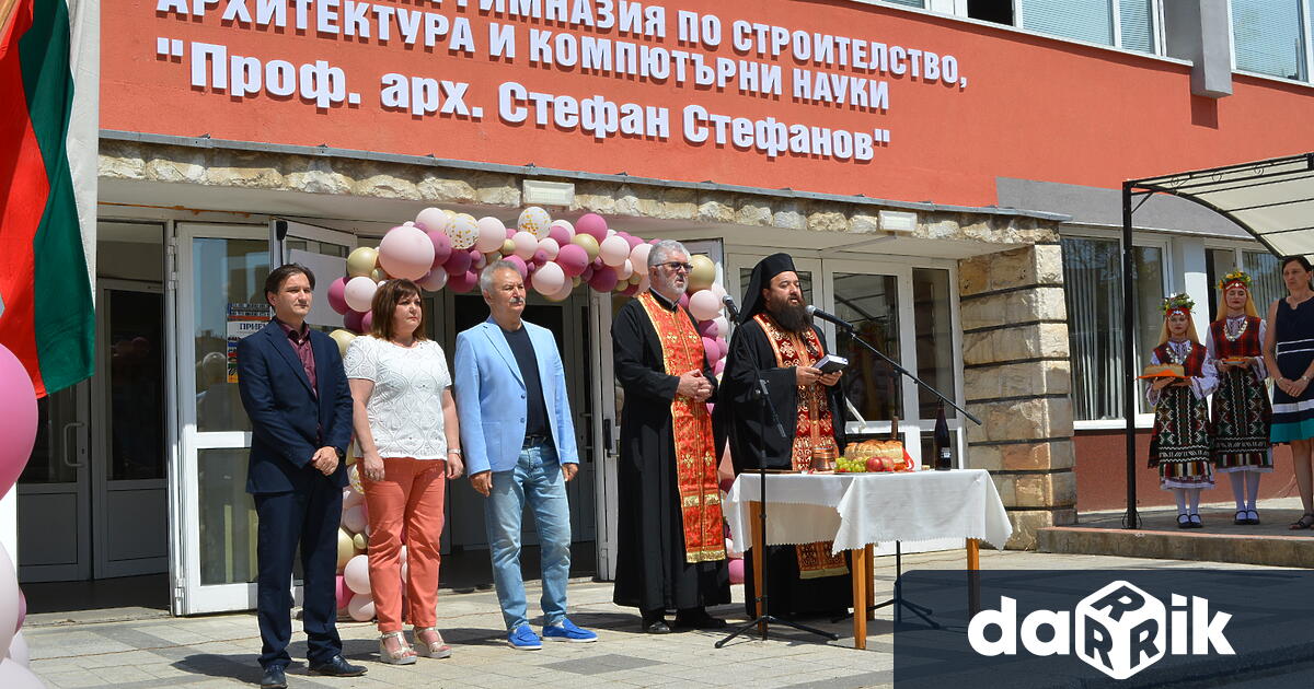 Сградата на професионалната гимназия по строителство архитектура и компютърни науки