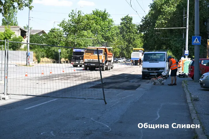 Продължават ремонтите по уличните и тротоарните мрежи на Сливен