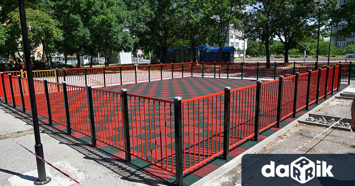 Изграждането на изцяло нова детска площадка в квартал Стоян Заимов