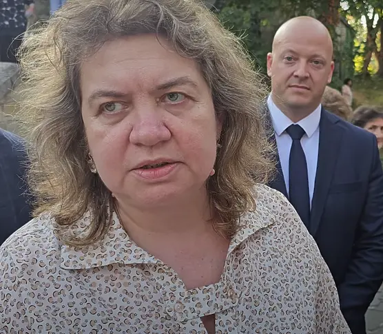 Киселова призова за спешно връщане към преговори в Близкия изток
