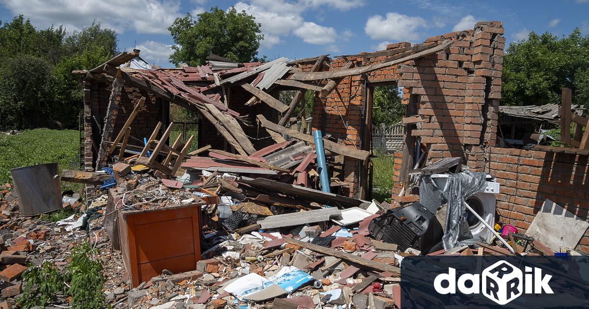 Най малко 15души загинаха след руски ракетен удар по украинския град