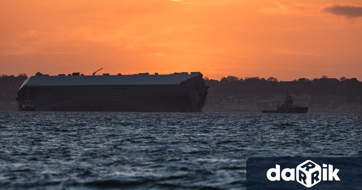 Автомобилният кораб Morning Midas който се запали по рано този месец