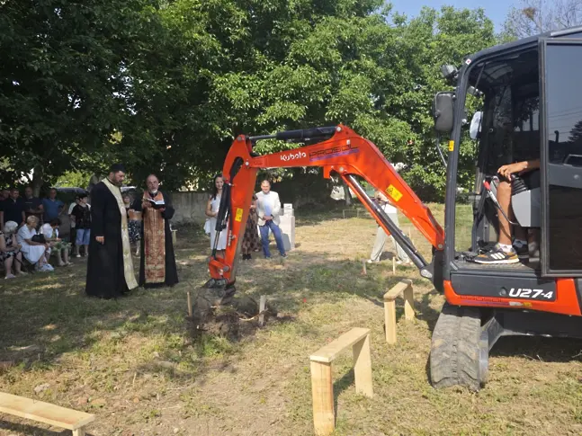 Първа копка на нов храм на името на Св. Николай направиха в плевенското село Ясен