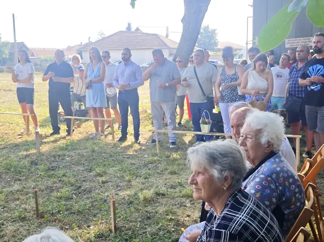  Първа копка на нов храм на името на Св. Николай направиха в плевенското село Ясен 