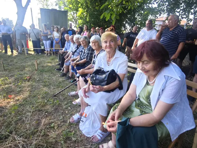  Първа копка на нов храм на името на Св. Николай направиха в плевенското село Ясен 