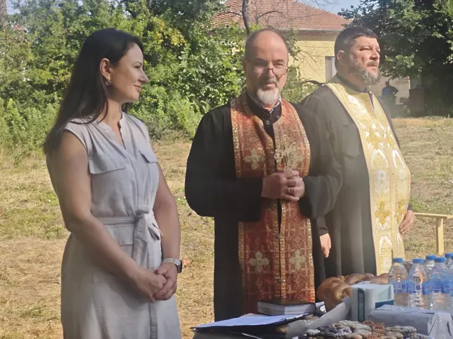  Първа копка на нов храм на името на Св. Николай направиха в плевенското село Ясен 