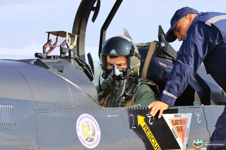  Семестриален изпит по летателна подготовка поставиха курсантите – летци Випуск 2025 година 