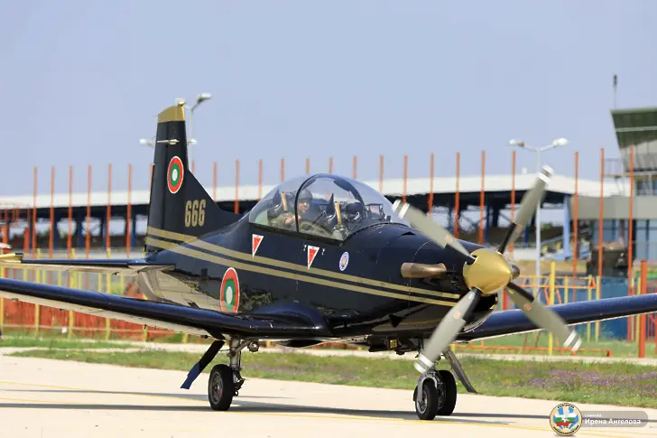  Семестриален изпит по летателна подготовка поставиха курсантите – летци Випуск 2025 година 