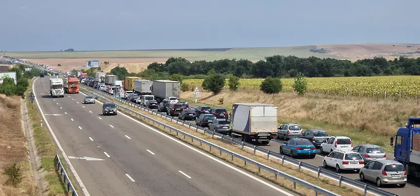  Нови ремонти по „Тракия" затрудняват движението