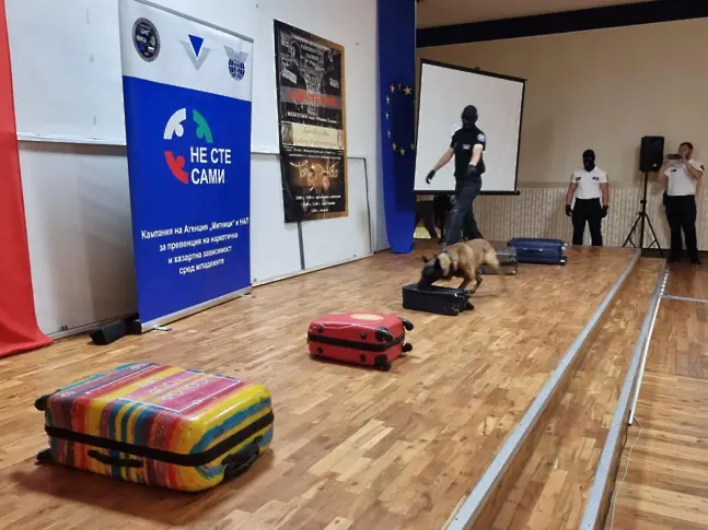  За заплахата от модерните опиати схванаха възпитаници от гимназии в Плевен 