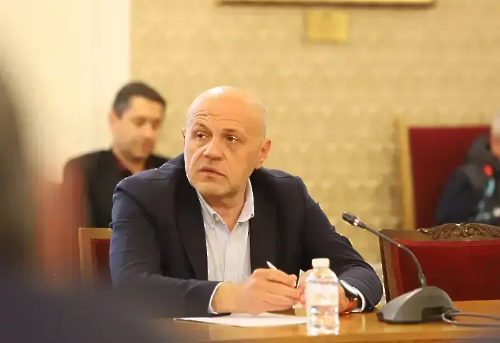 Томислав Дончев: Навлизането на ИИ ще предизвика сътресения на пазара на труда