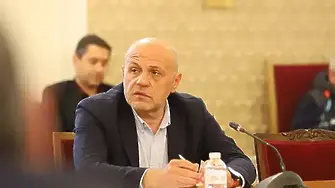 Томислав Дончев: Навлизането на ИИ ще предизвика сътресения на пазара на труда