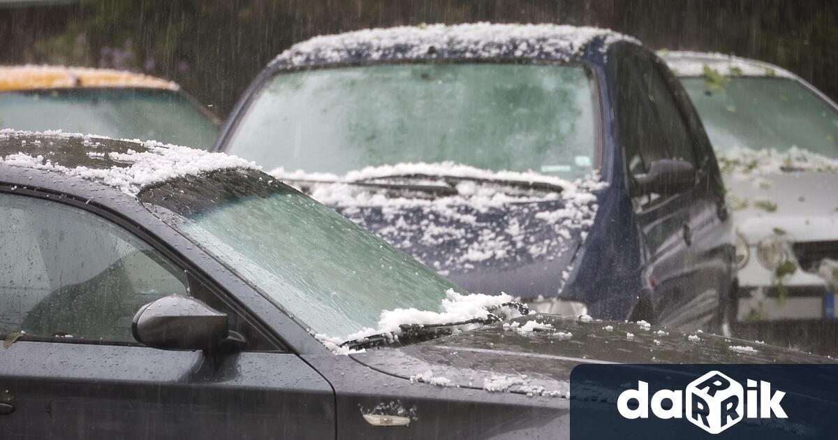 Проливен дъжд се изсипапривечернад София след няколко изключително горещи дни