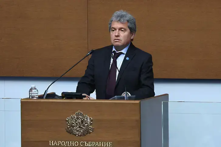 Бурни реакции в парламента след изказването на Тошко Йорданов за младите медици