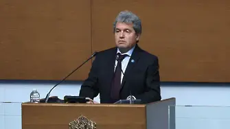Бурни реакции в парламента след изказването на Тошко Йорданов за младите медици