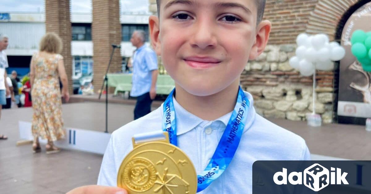 Кристиан Станиславов Минчев ученик в първи клас на ИНУ Христо