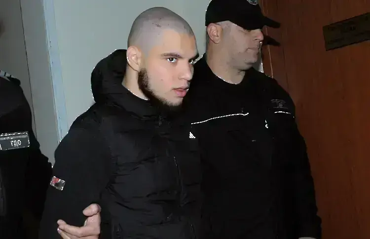 Нови записи с прокурорския син показват как иска пари от хора