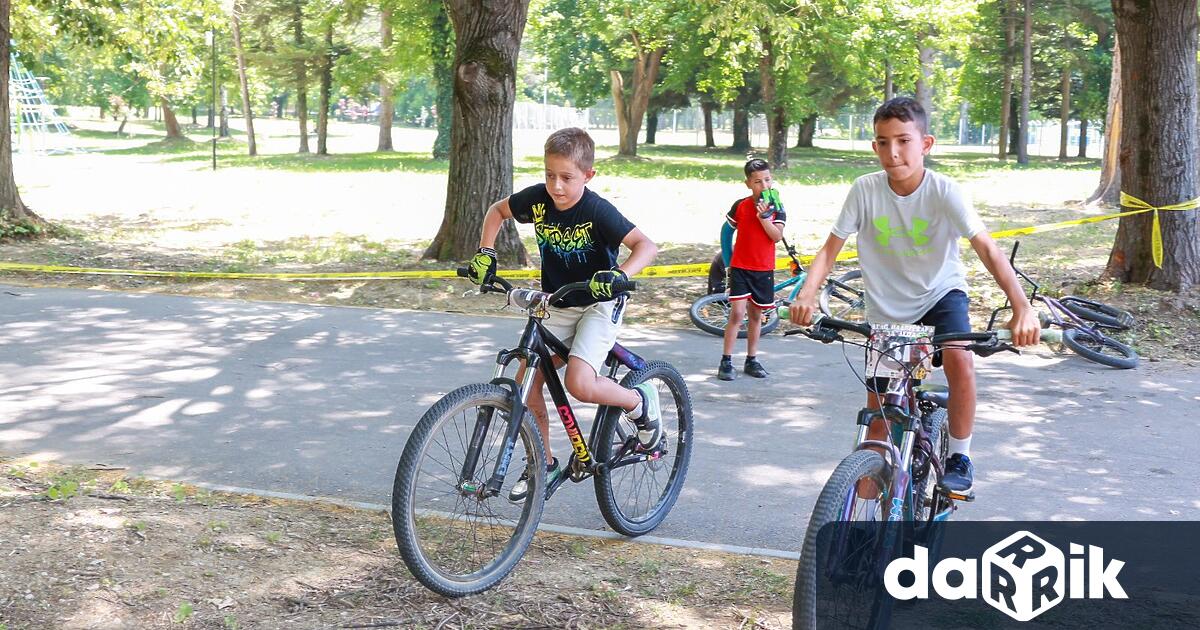 Севлиевският парк Черничките стана арена на вело надпревара за деца