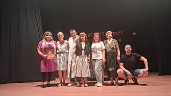 Артистите - рицари на смеха при НЧ „Георги Парцалев- 1901” гр. Левски зарадваха публиката в Малчика 