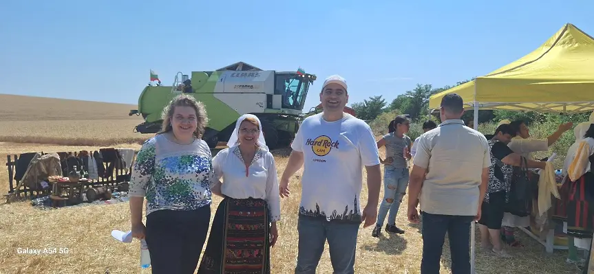 Наталия Киселова при откриване на жътвата във хайрединското с. Манастирище : „Никой не е по-голям от хляба“