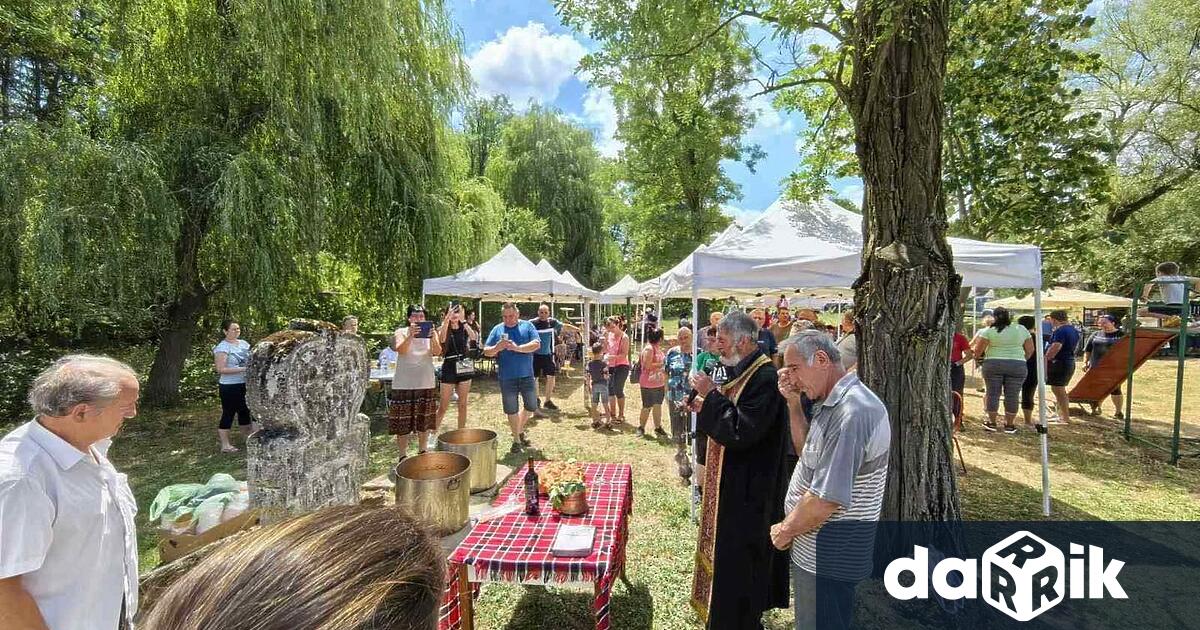 За поредна година на Петровден в село Мраморен бе осветен