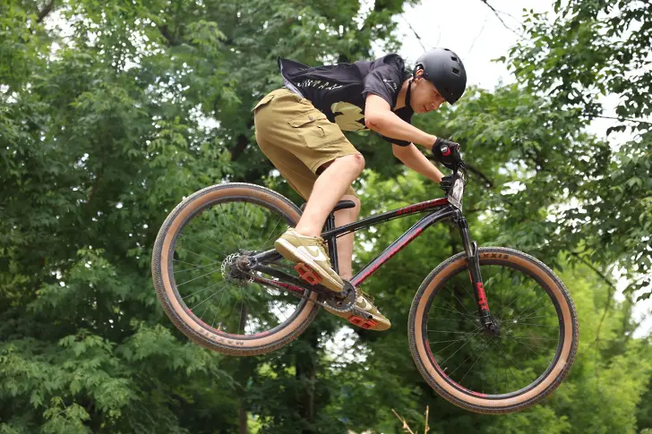 Зрелищно състезание по DIRT JUMP се проведе в Севлиево
