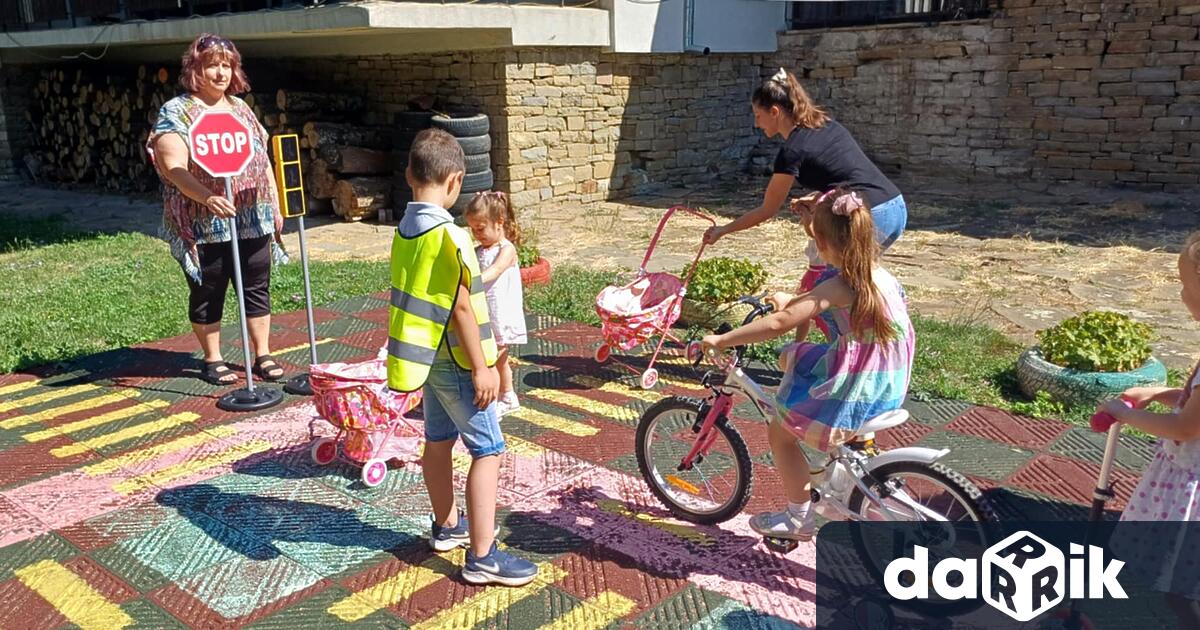 По поводНационалния ден на безопасността на движението по пътищата малчуганите