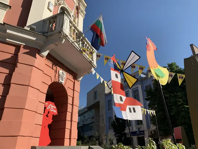  Осмото издание на Фестивал за куклено изкуство „ Шарено петле “ радва дребни и огромни в Плевен/СНИМКИ-АУДИО/ 