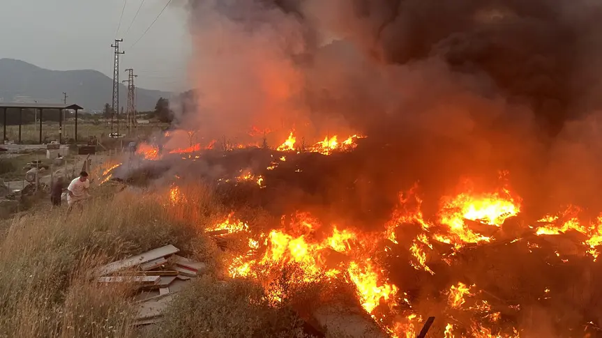 Изгасен е пожарът край Симитли