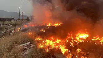 Изгасен е пожарът край Симитли