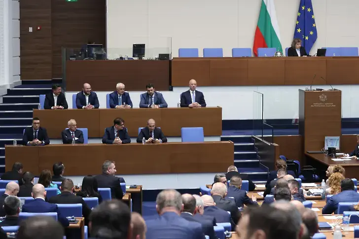 Днес гласуват третия вот на недоверие срещу кабинета