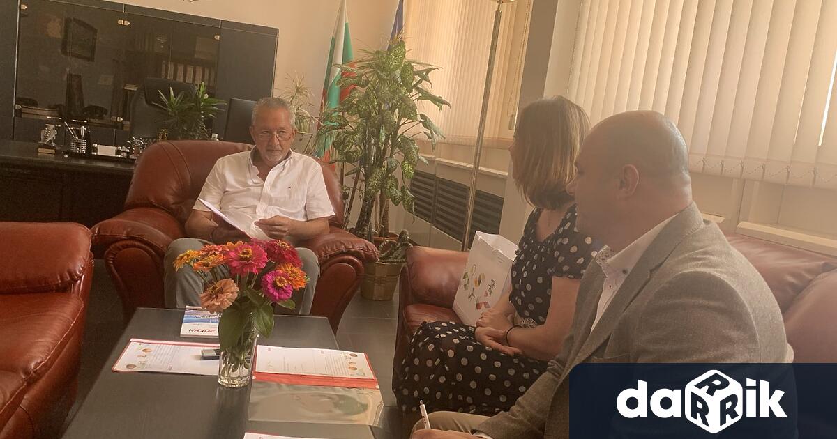 Областният управител Чавдар Божурски проведе традиционна работна среща с ръководството