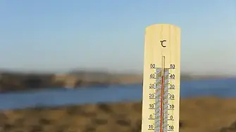 Учител изпържи яйце на земята в обхваната от жеги Южна Франция